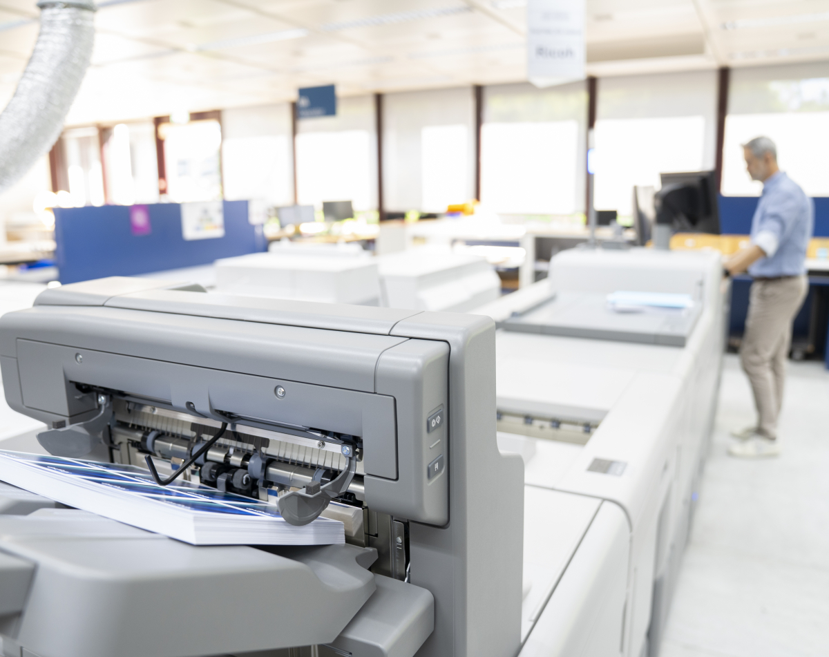 Druckmaschine druckt